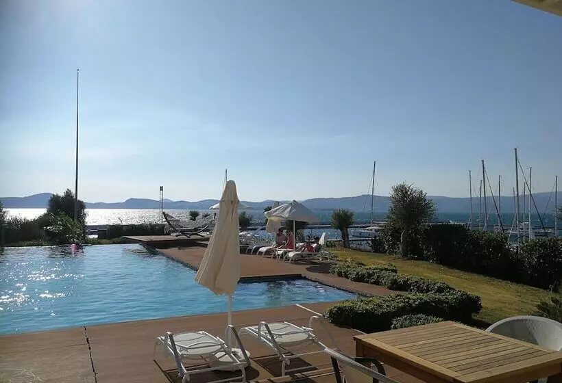 Hotelli Egesu Marina Guest House