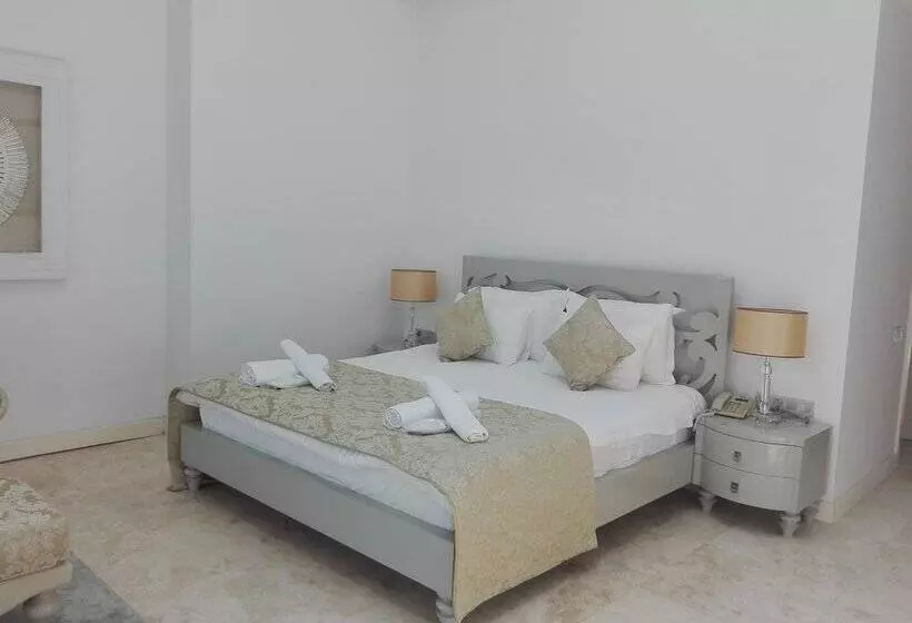 Hotelli Egesu Marina Guest House