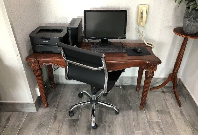 Hotel Lea County Inn