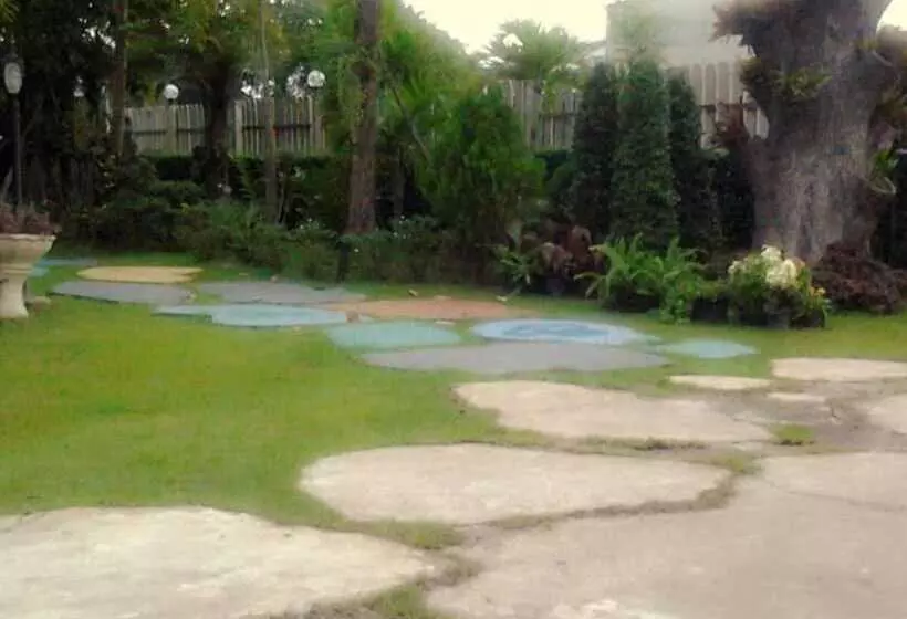 ペンション 7 Colors House