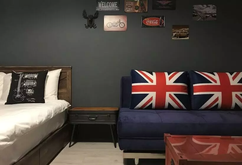 پانسیون A Room Time