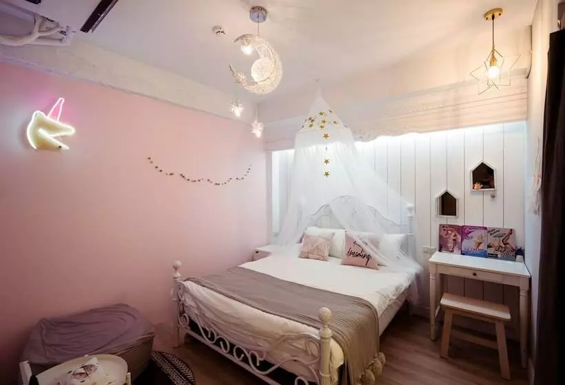 پانسیون A Room Time