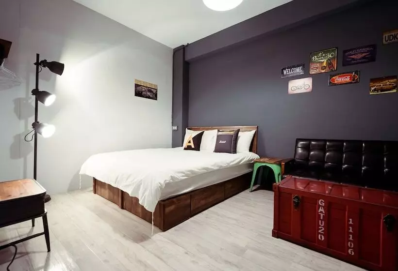 پانسیون A Room Time