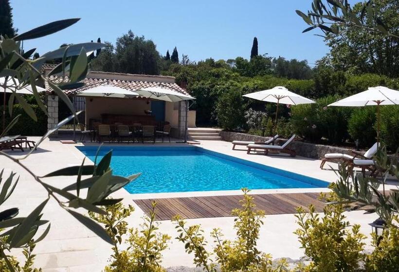 پانسیون Aux Charmes De Grasse