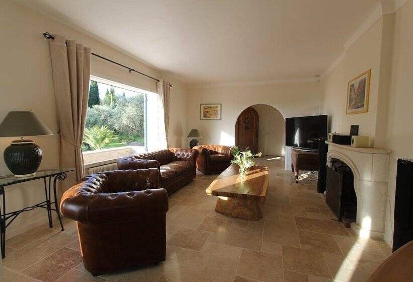 پانسیون Aux Charmes De Grasse