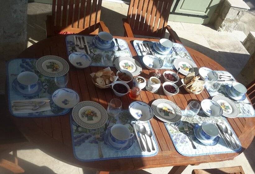 پانسیون Aux Charmes De Grasse