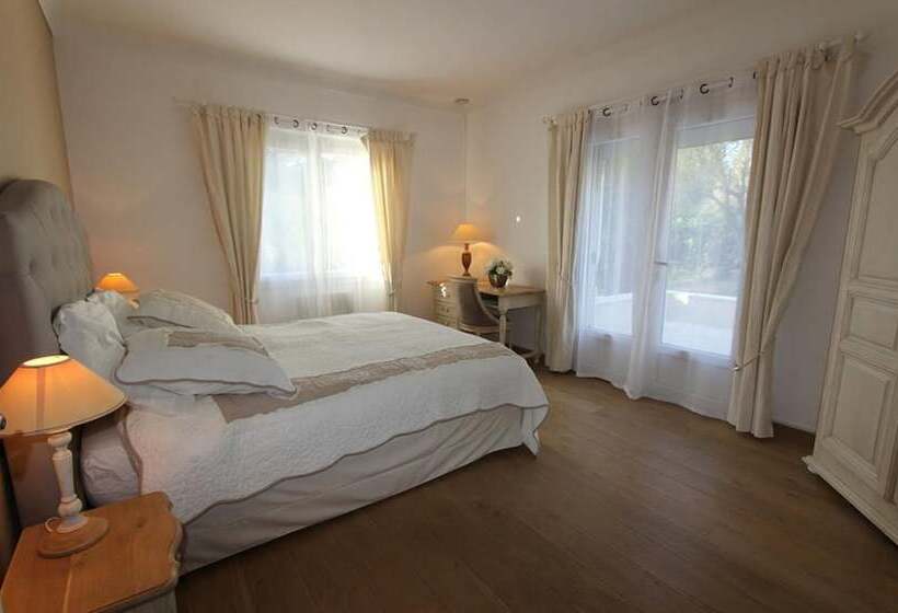 پانسیون Aux Charmes De Grasse