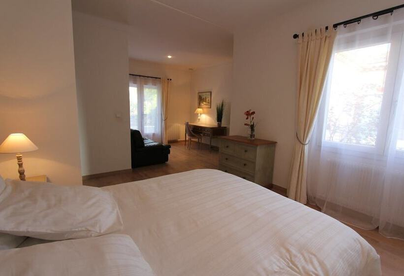 پانسیون Aux Charmes De Grasse