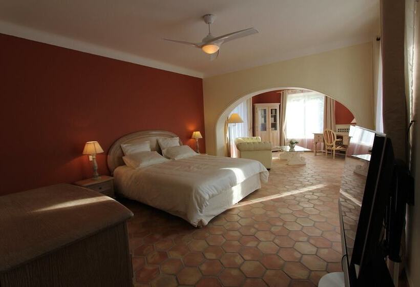 پانسیون Aux Charmes De Grasse