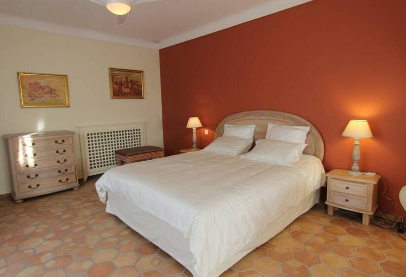 پانسیون Aux Charmes De Grasse