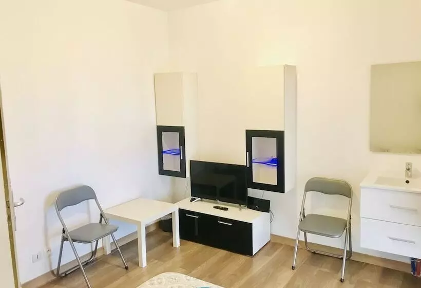 پانسیون Chambres Privées Ysy