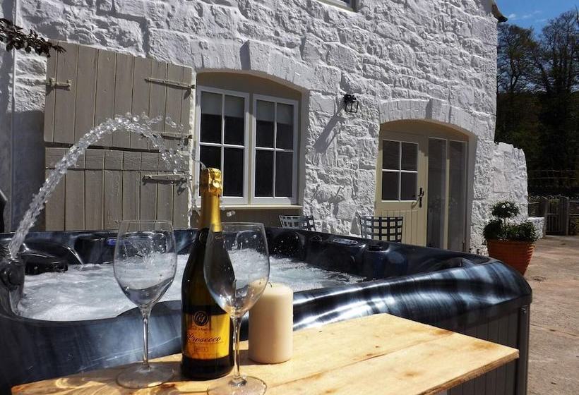 펜션 The Coach House At Maes Y Coed Farm