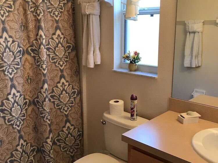 4br 3ba Home In Emerald Island Resort By Cv 8540