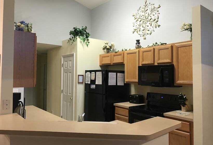 4br 3ba Home In Emerald Island Resort By Cv 8540