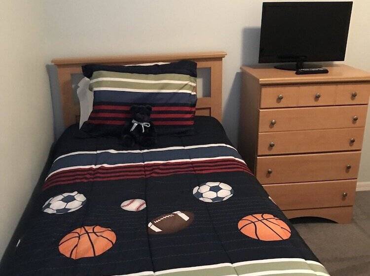 4br 3ba Home In Emerald Island Resort By Cv 8540