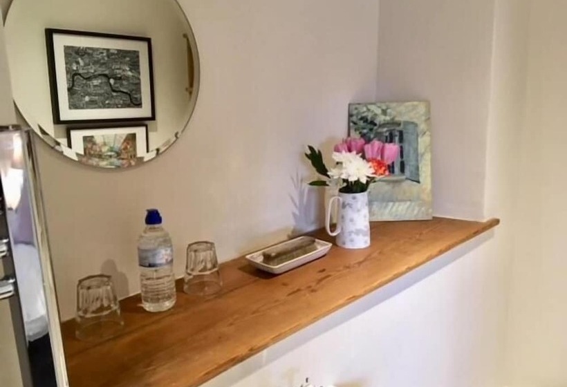 مبيت وإفطار Brook Farm Cottage