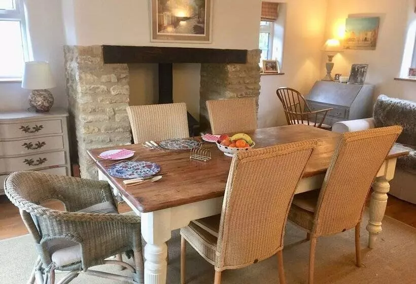 Aamiaismajoitus (B&B) Brook Farm Cottage