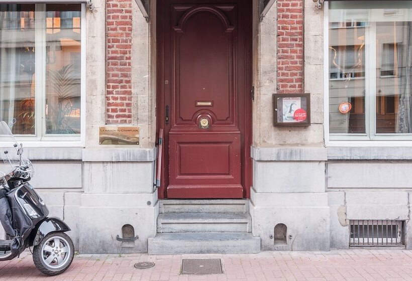 تختخواب و صبحانه La Maison Du Champlain