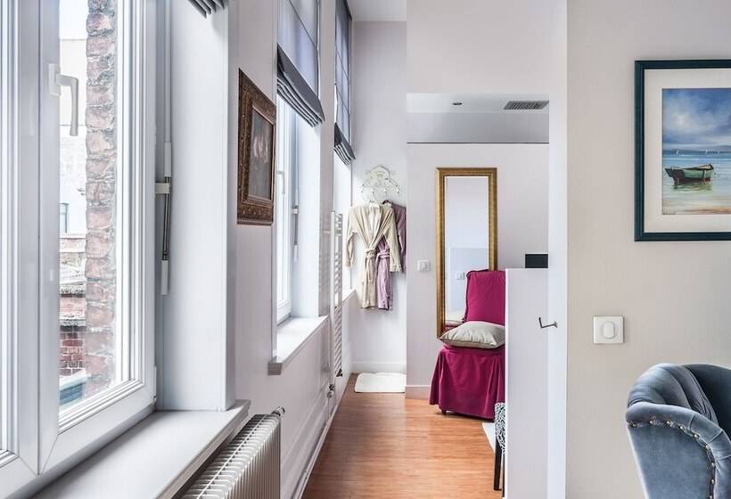 تختخواب و صبحانه La Maison Du Champlain