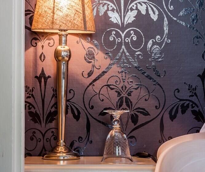 تختخواب و صبحانه La Maison Du Champlain