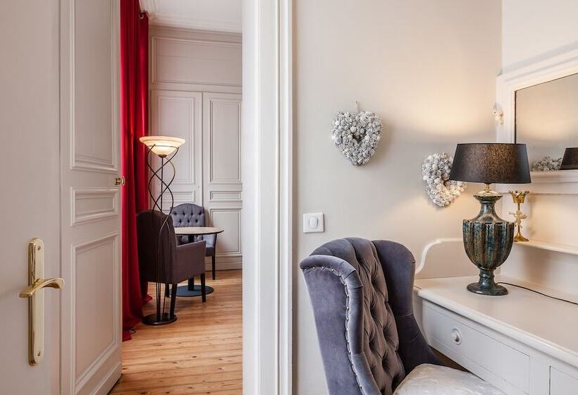 تختخواب و صبحانه La Maison Du Champlain