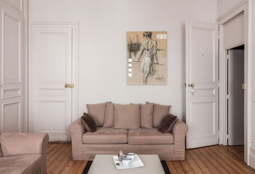 تختخواب و صبحانه La Maison Du Champlain