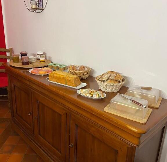 تختخواب و صبحانه Les Genebruyeres   L Histoire D Un Reve