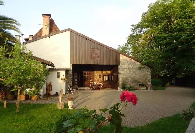 Aamiaismajoitus (B&B) Maison D Hôtes Léchémia