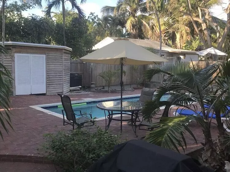 Majatalo New Orleans House   Gay Male Adult Guesthouse