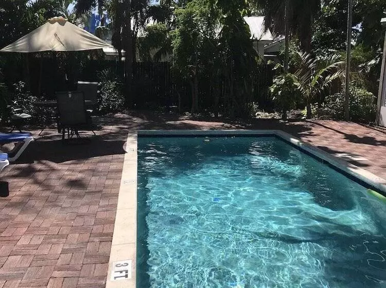 Majatalo New Orleans House   Gay Male Adult Guesthouse