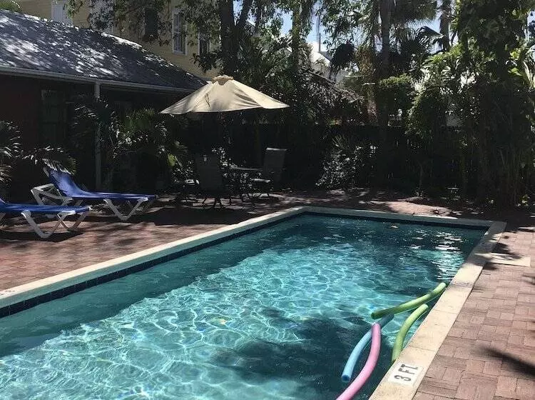 Majatalo New Orleans House   Gay Male Adult Guesthouse