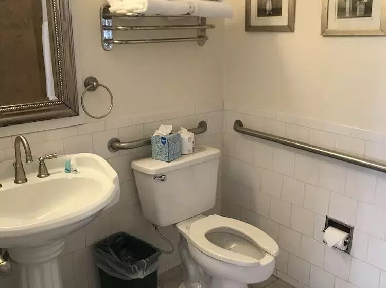 Majatalo New Orleans House   Gay Male Adult Guesthouse