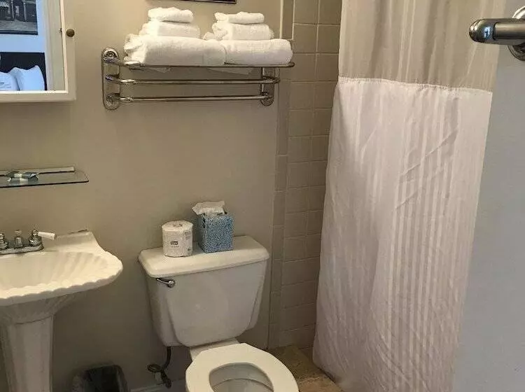 Majatalo New Orleans House   Gay Male Adult Guesthouse