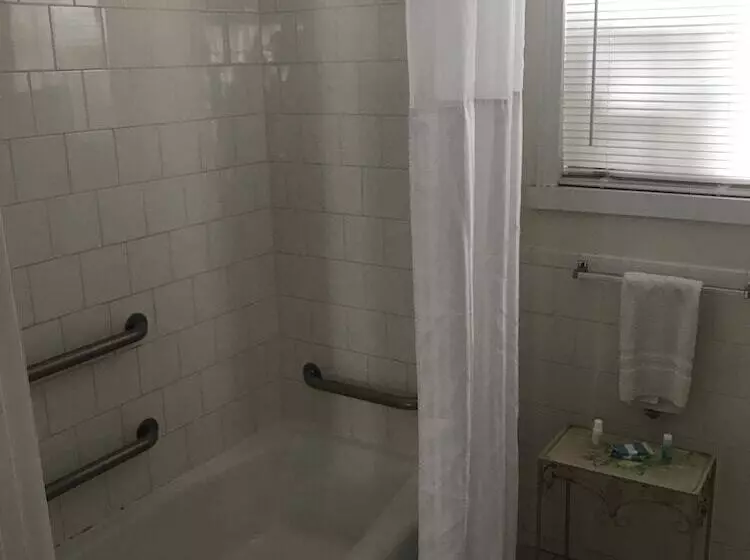 Majatalo New Orleans House   Gay Male Adult Guesthouse