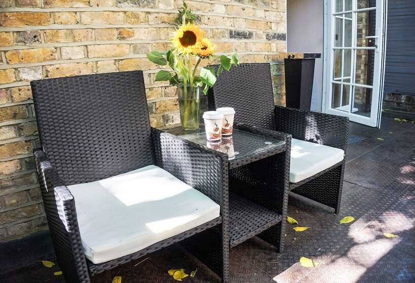 The Mornington Camden Female Only Hostel