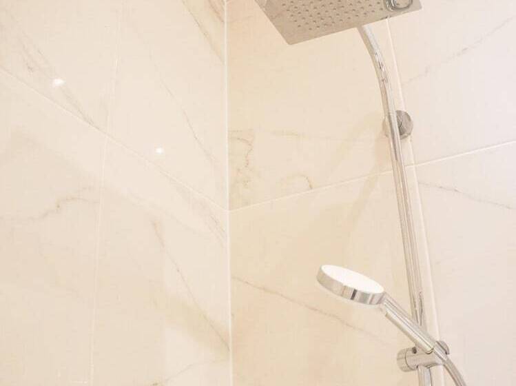 The Mornington Camden Female Only Hostel