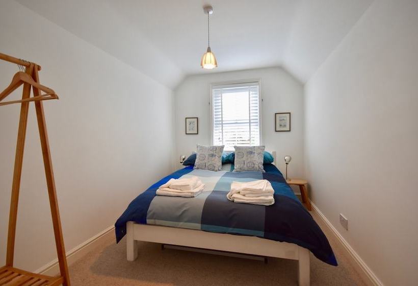 Blackberry Cottage  Bembridge