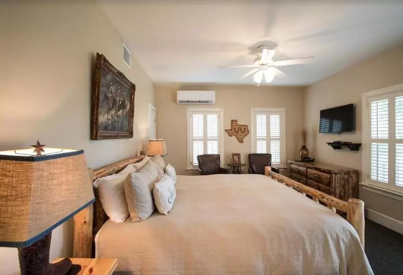 Gruene River Hotel & Retreat