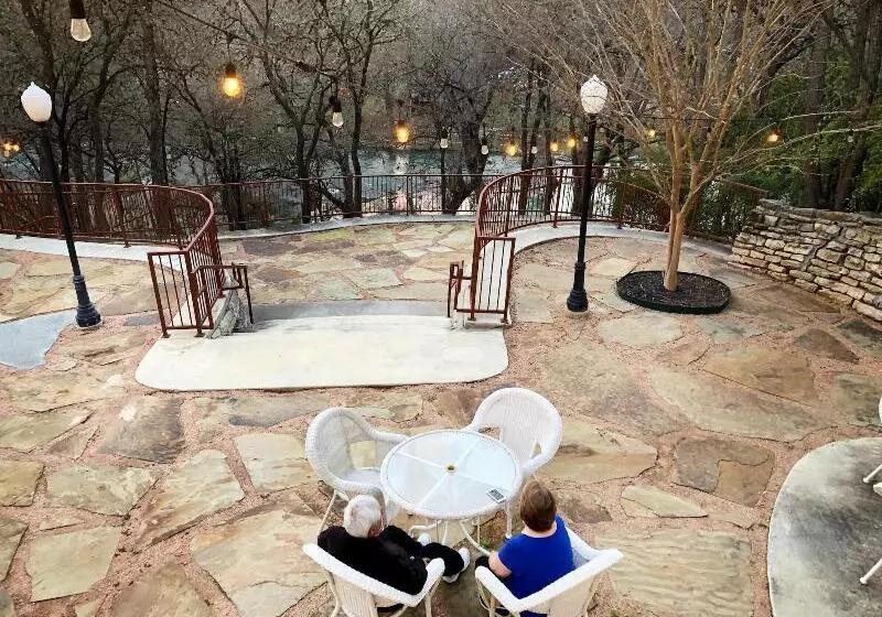 Gruene River Hotel & Retreat