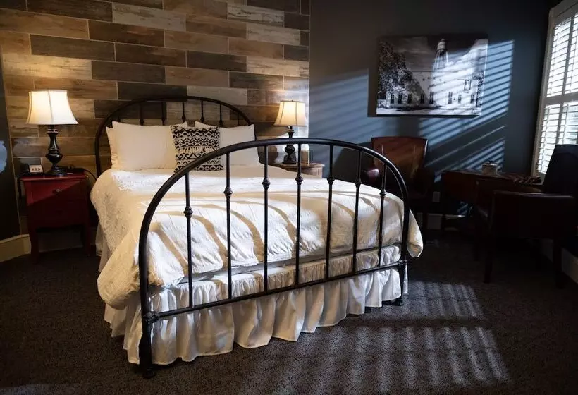 Gruene River Hotel & Retreat