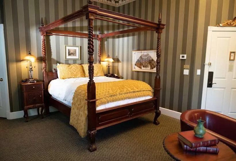 Gruene River Hotel & Retreat