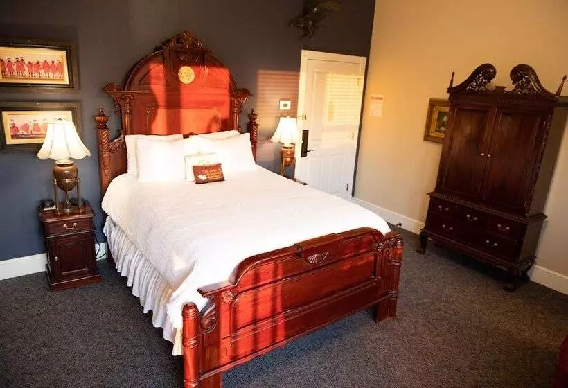 Gruene River Hotel & Retreat