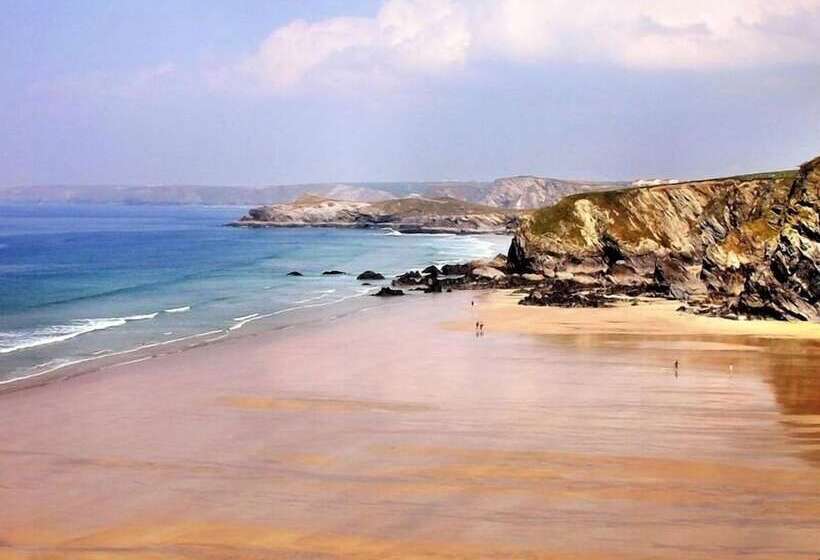 OYO Newquay Beach Hotel