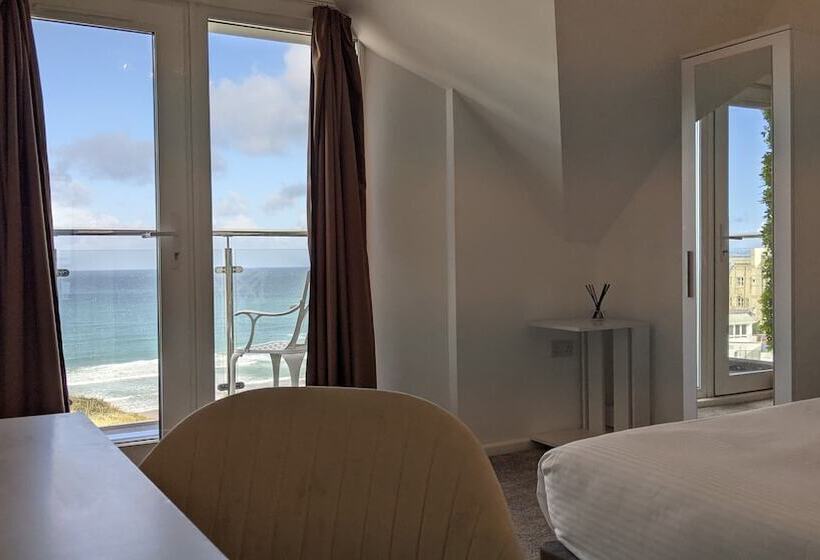 OYO Newquay Beach Hotel