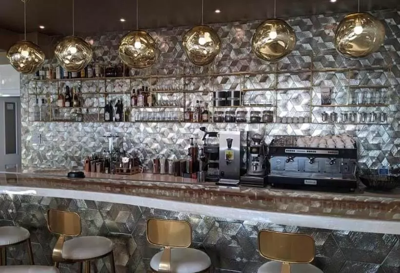 OYO Newquay Beach Hotel