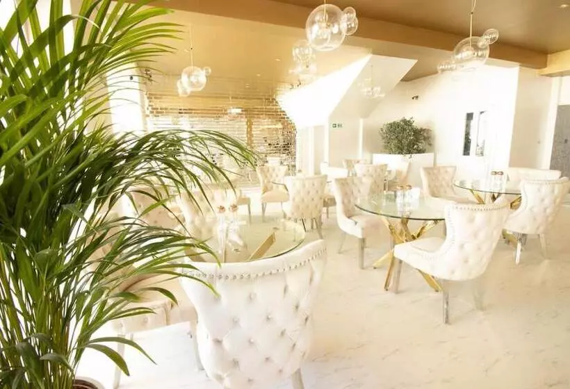 OYO Newquay Beach Hotel