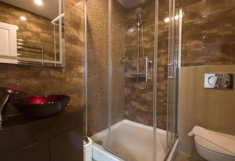 OYO Newquay Beach Hotel