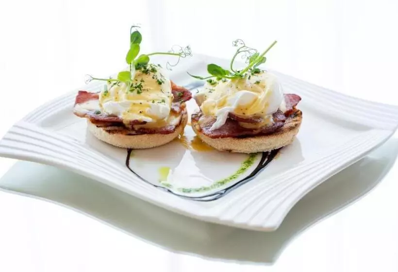 OYO Newquay Beach Hotel