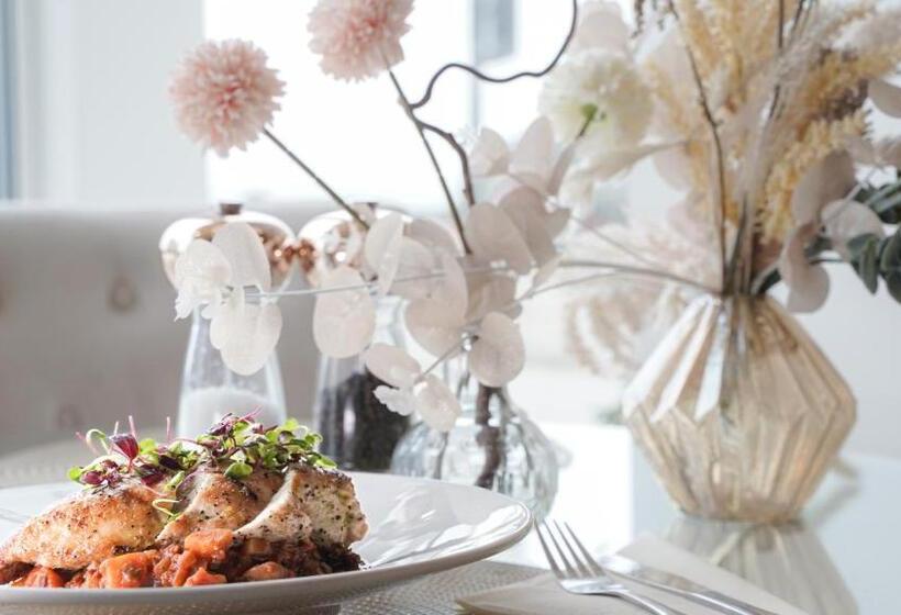 OYO Newquay Beach Hotel