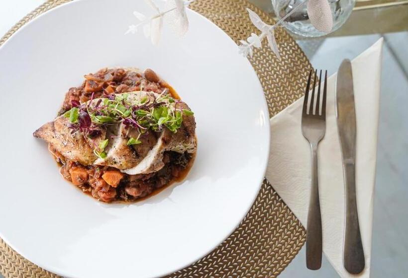 OYO Newquay Beach Hotel